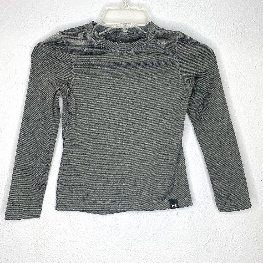 REI Co-op kids XS (6/7) long sleeved grey base layer shirt, EUC.
